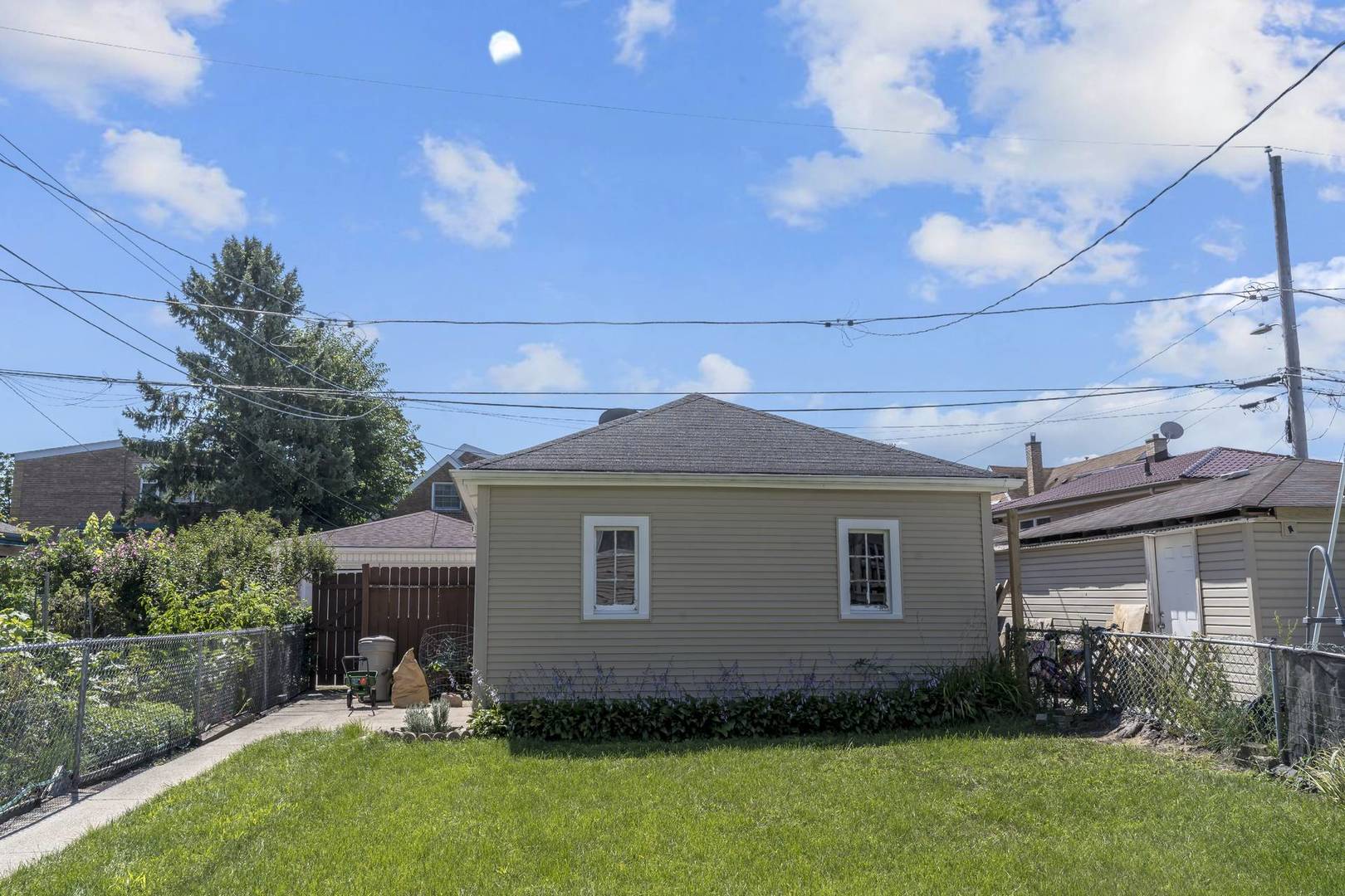 5807 W Cornelia Avenue, Chicago, IL 60634
