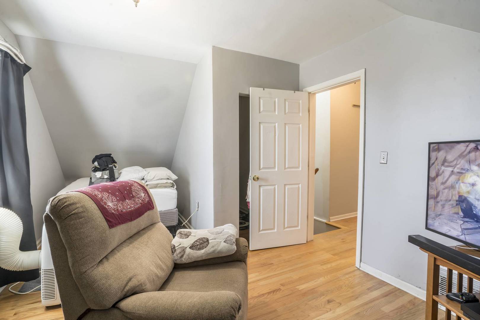 5807 W Cornelia Avenue, Chicago, IL 60634