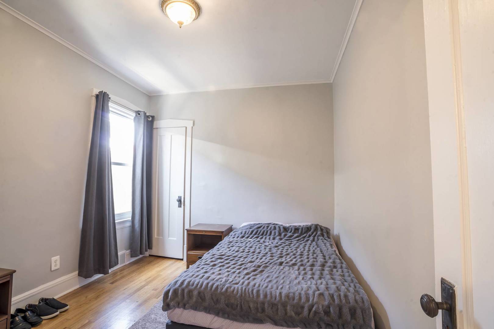 5807 W Cornelia Avenue, Chicago, IL 60634
