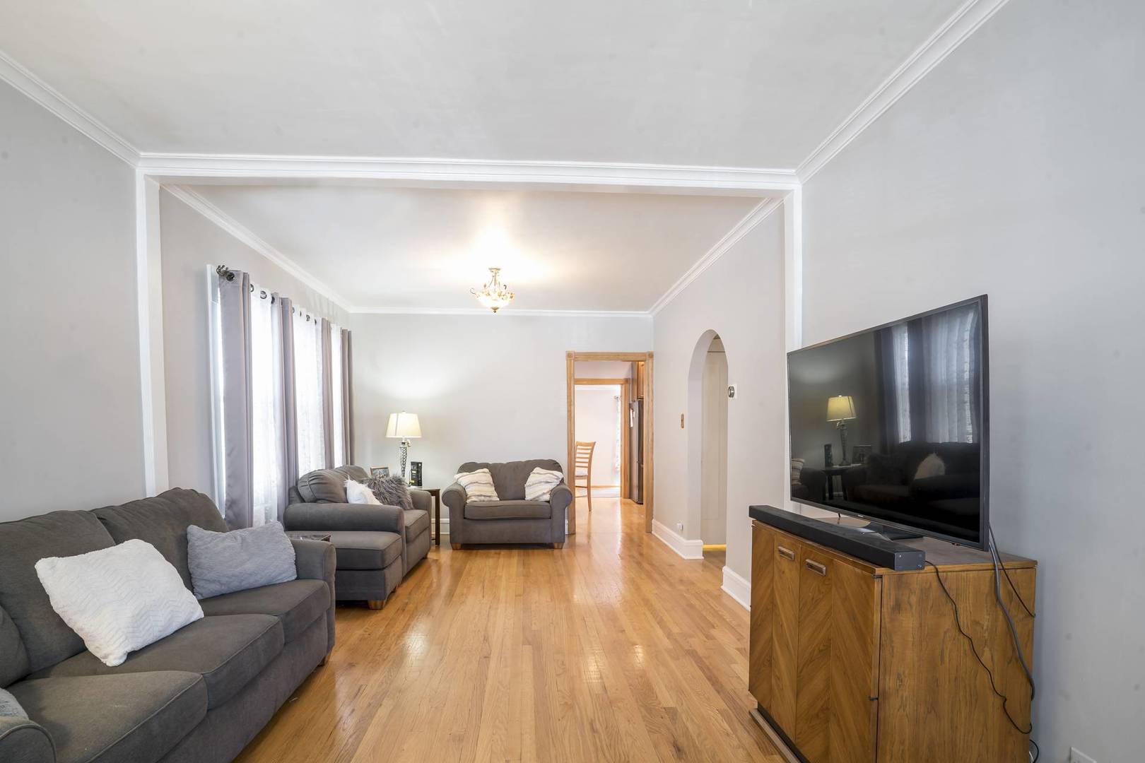5807 W Cornelia Avenue, Chicago, IL 60634