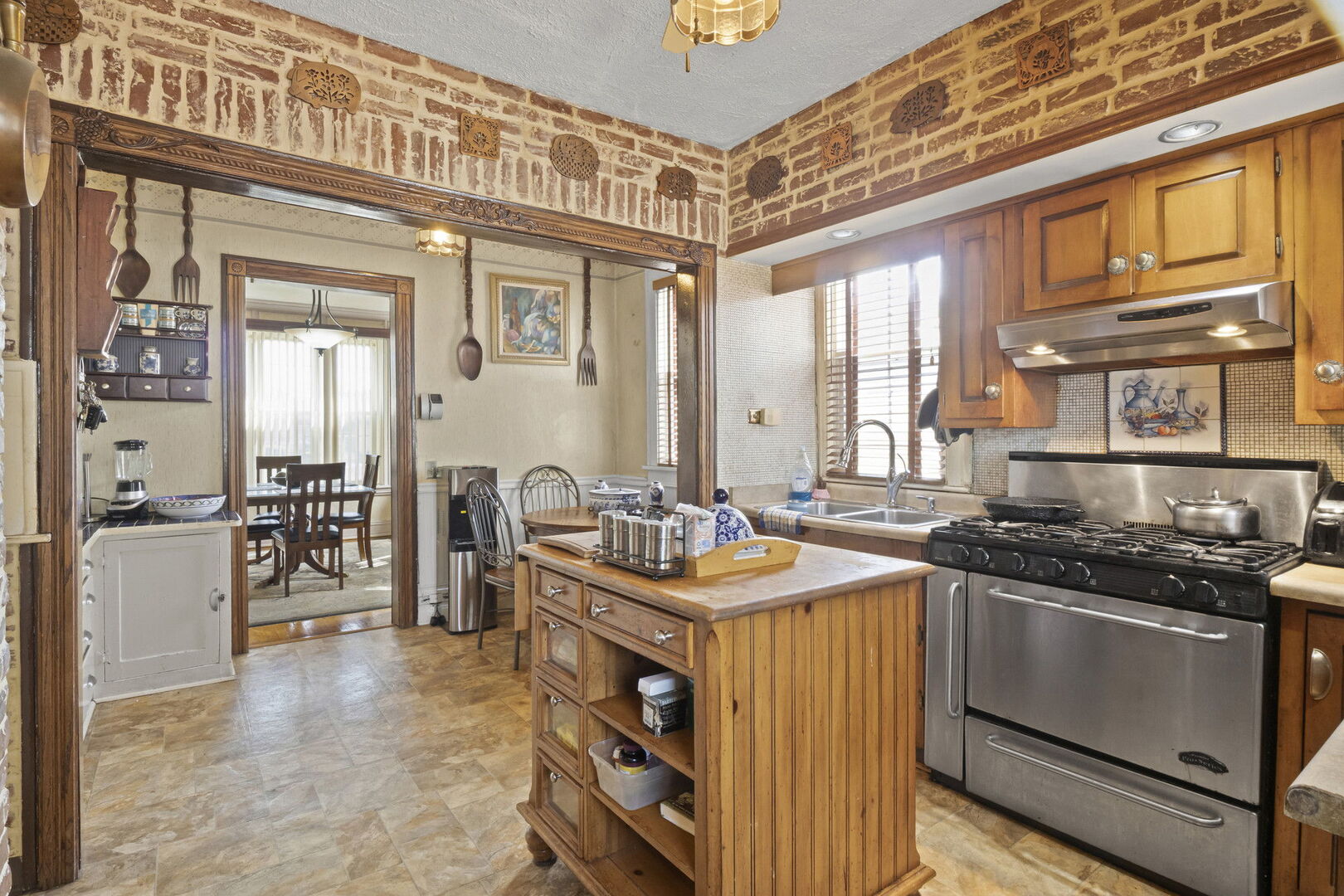 15 E 155th Street, Harvey, IL 60426