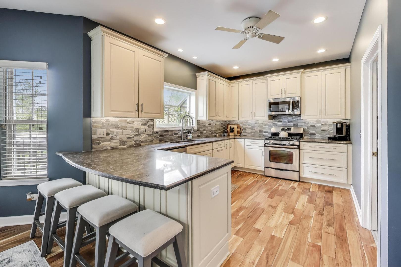 17119 W Prairieview Lane, Gurnee, IL 60031