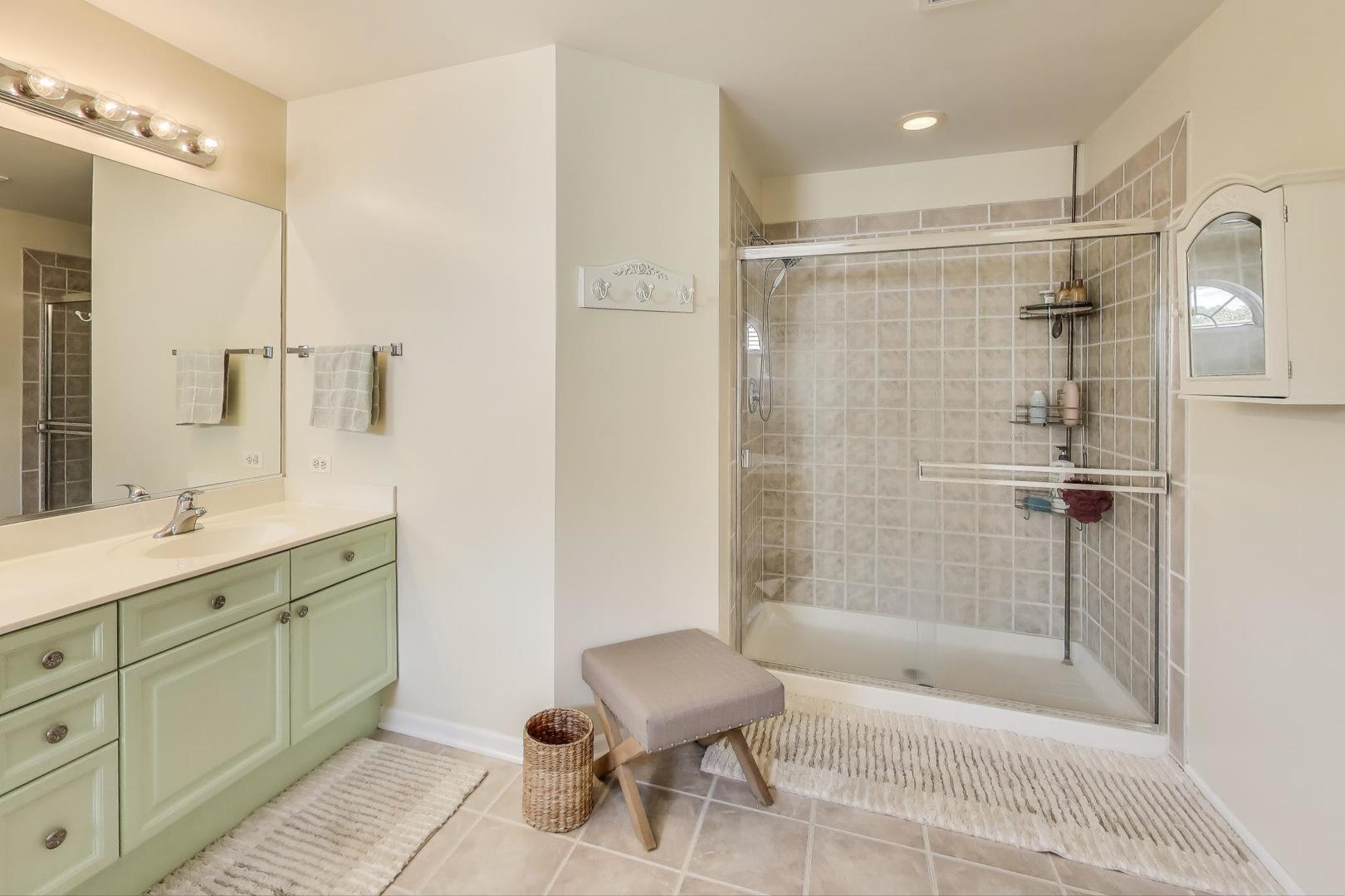 17119 W Prairieview Lane, Gurnee, IL 60031