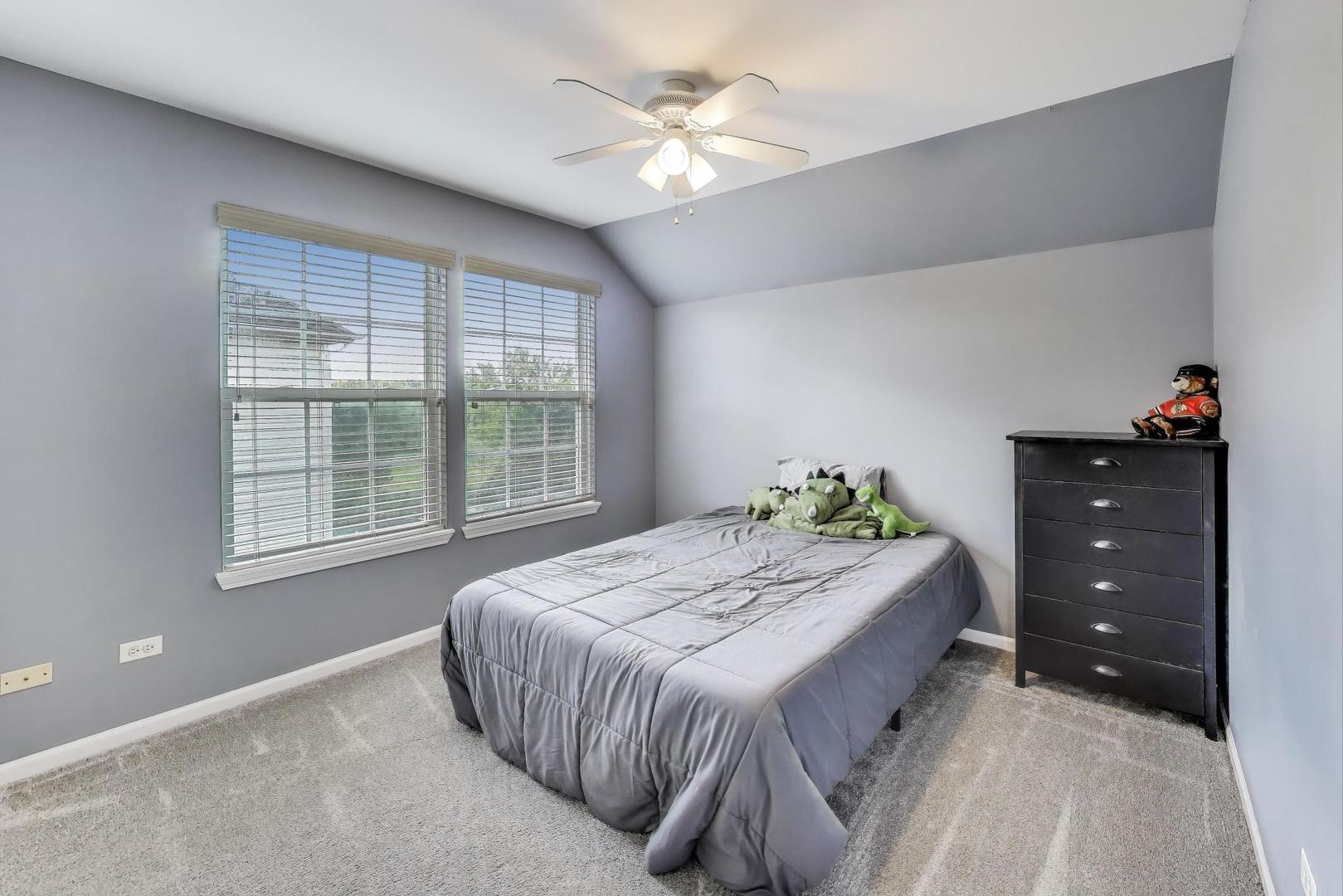 17119 W Prairieview Lane, Gurnee, IL 60031