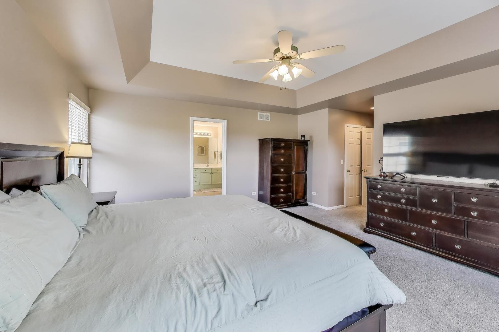 17119 W Prairieview Lane, Gurnee, IL 60031