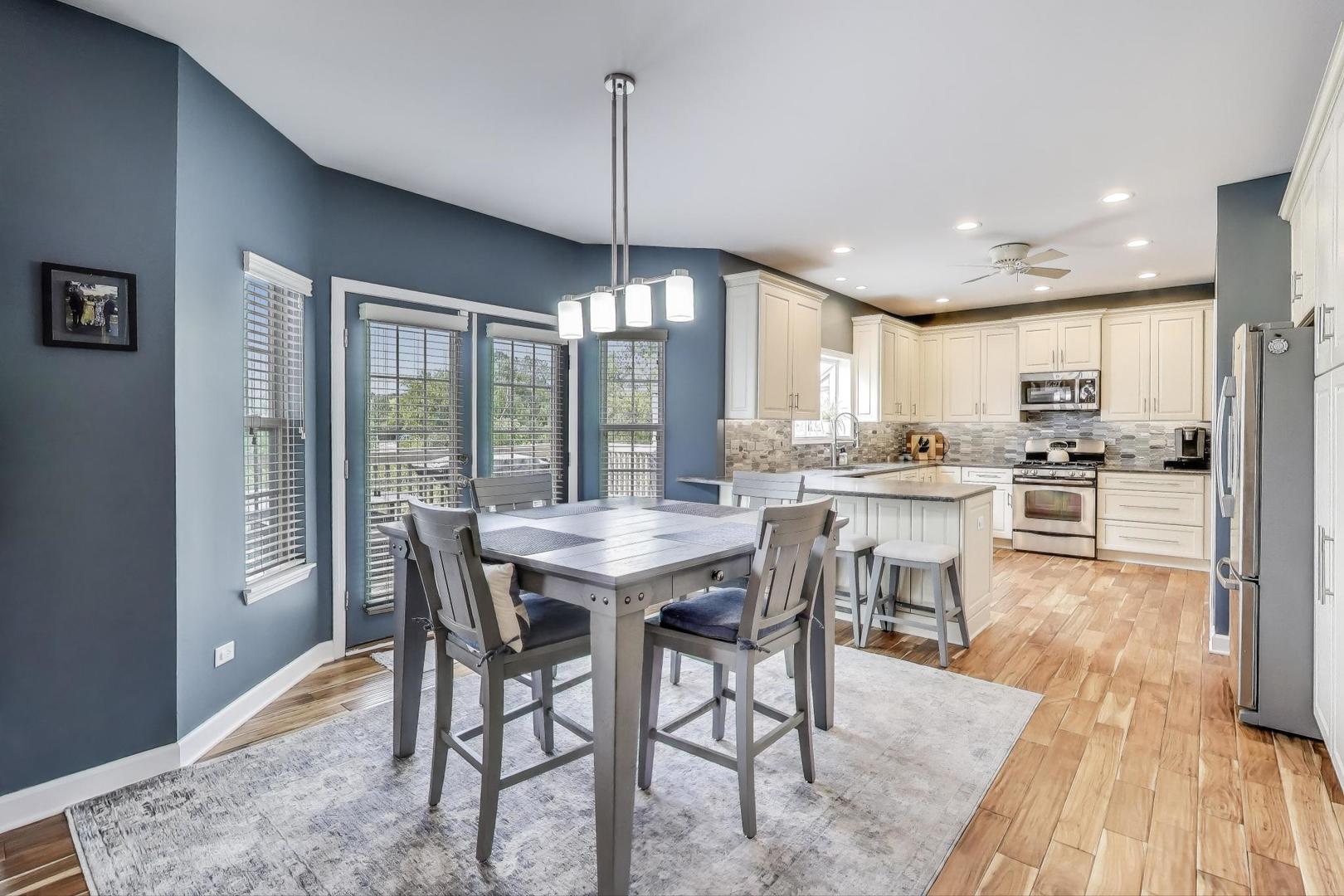 17119 W Prairieview Lane, Gurnee, IL 60031