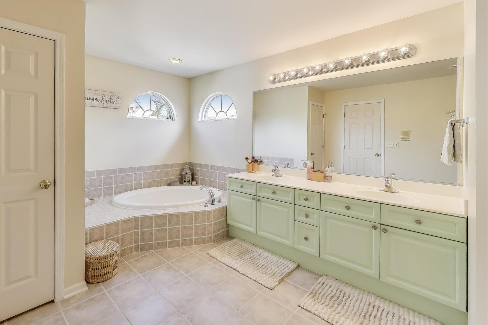 17119 W Prairieview Lane, Gurnee, IL 60031