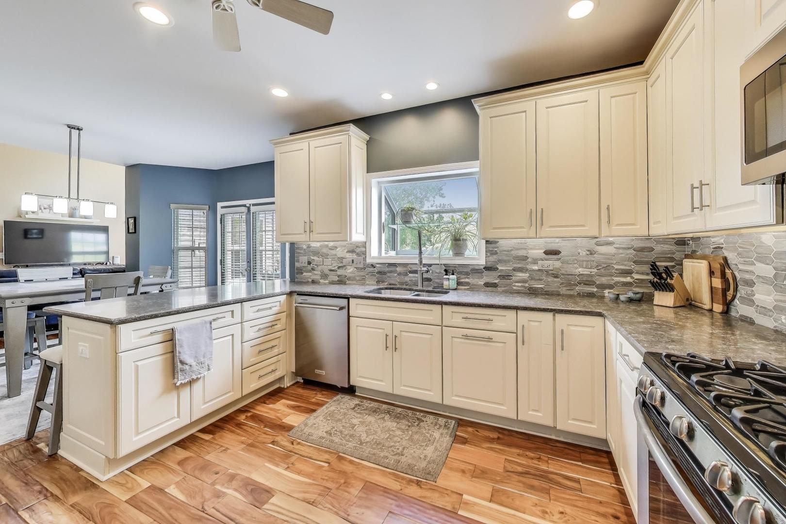 17119 W Prairieview Lane, Gurnee, IL 60031