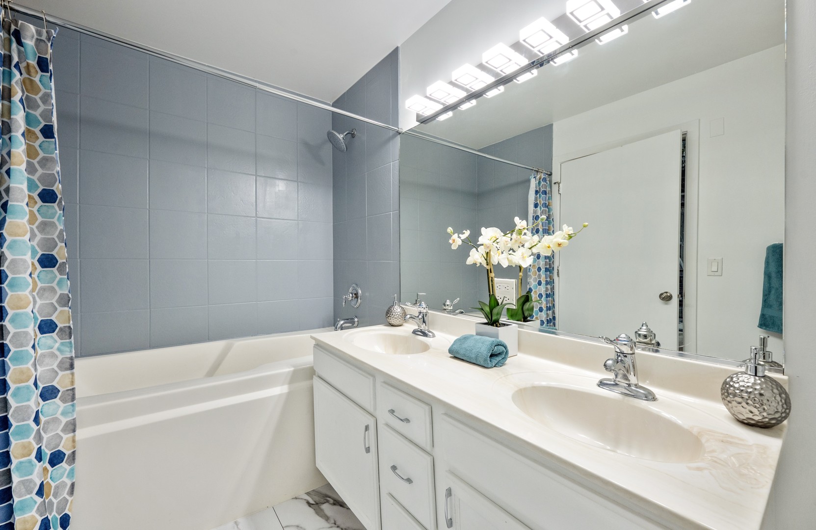 1224 W Van Buren Street #309, Chicago, IL 60607
