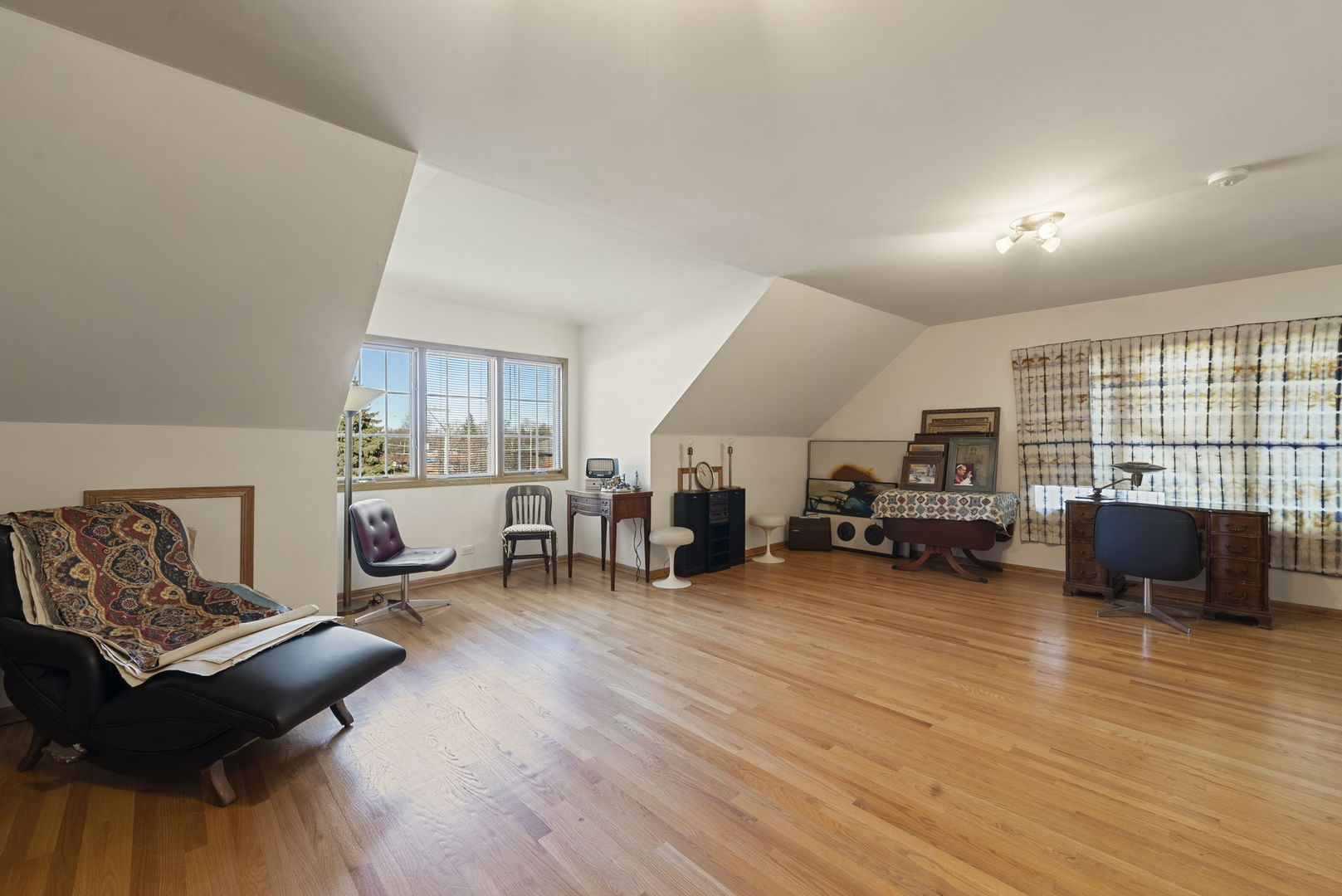 10024 S Roberts Road, Palos Hills, IL 60465