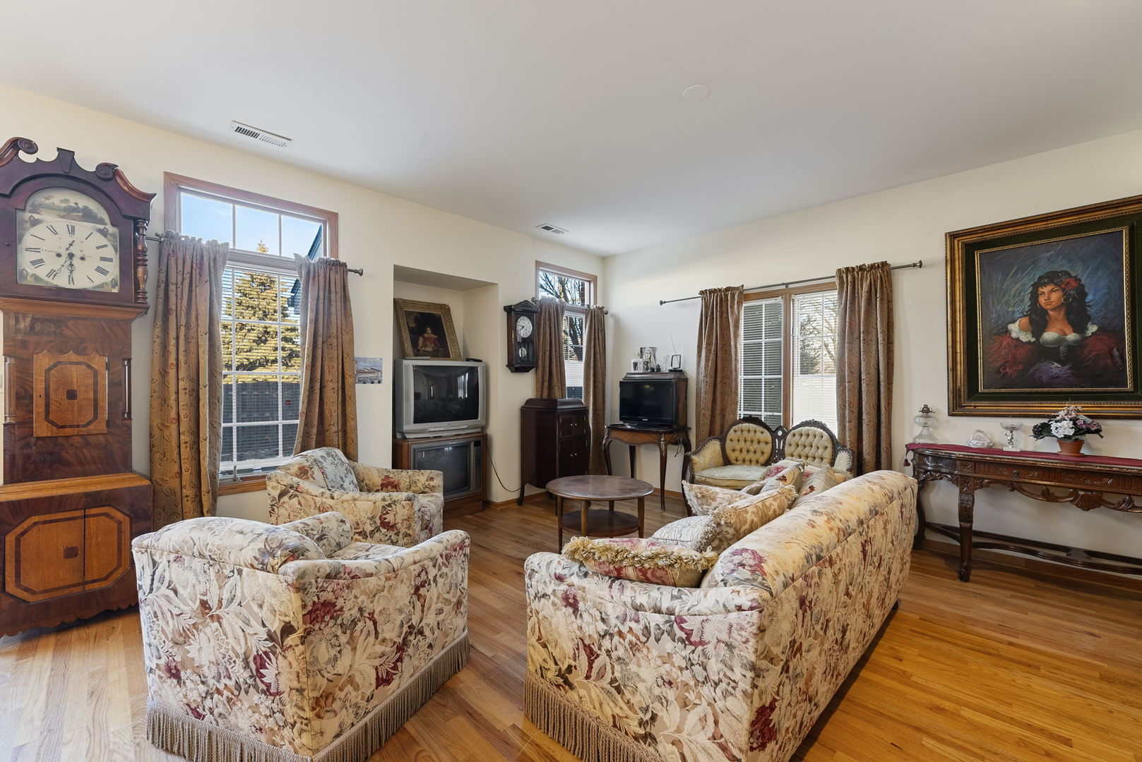 10024 S Roberts Road, Palos Hills, IL 60465