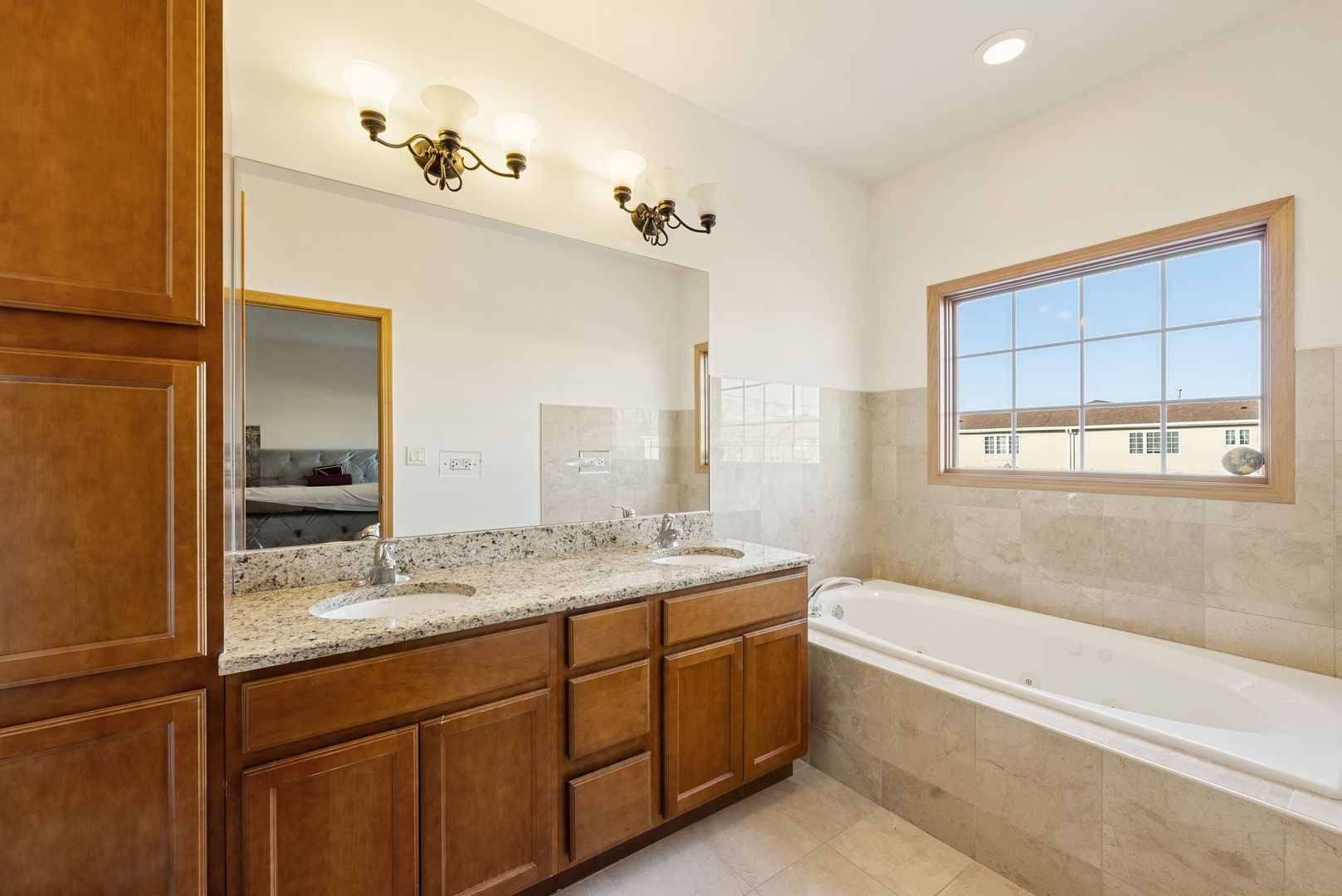 10024 S Roberts Road, Palos Hills, IL 60465