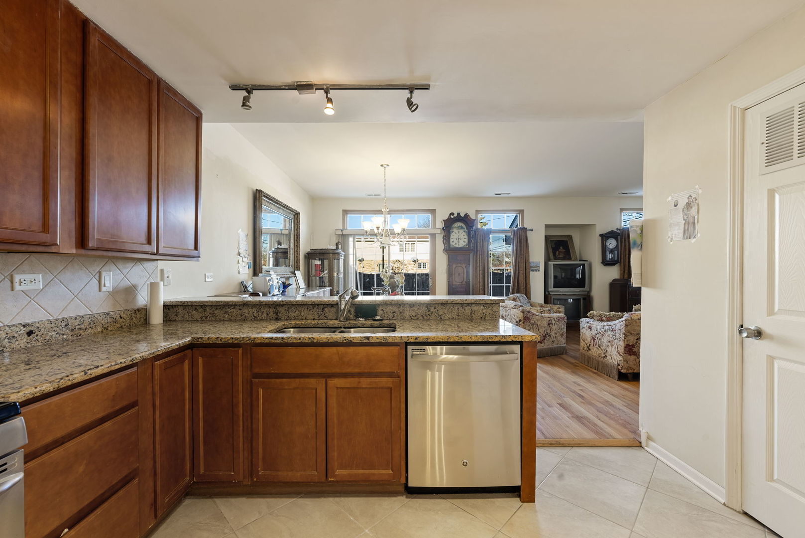 10024 S Roberts Road, Palos Hills, IL 60465