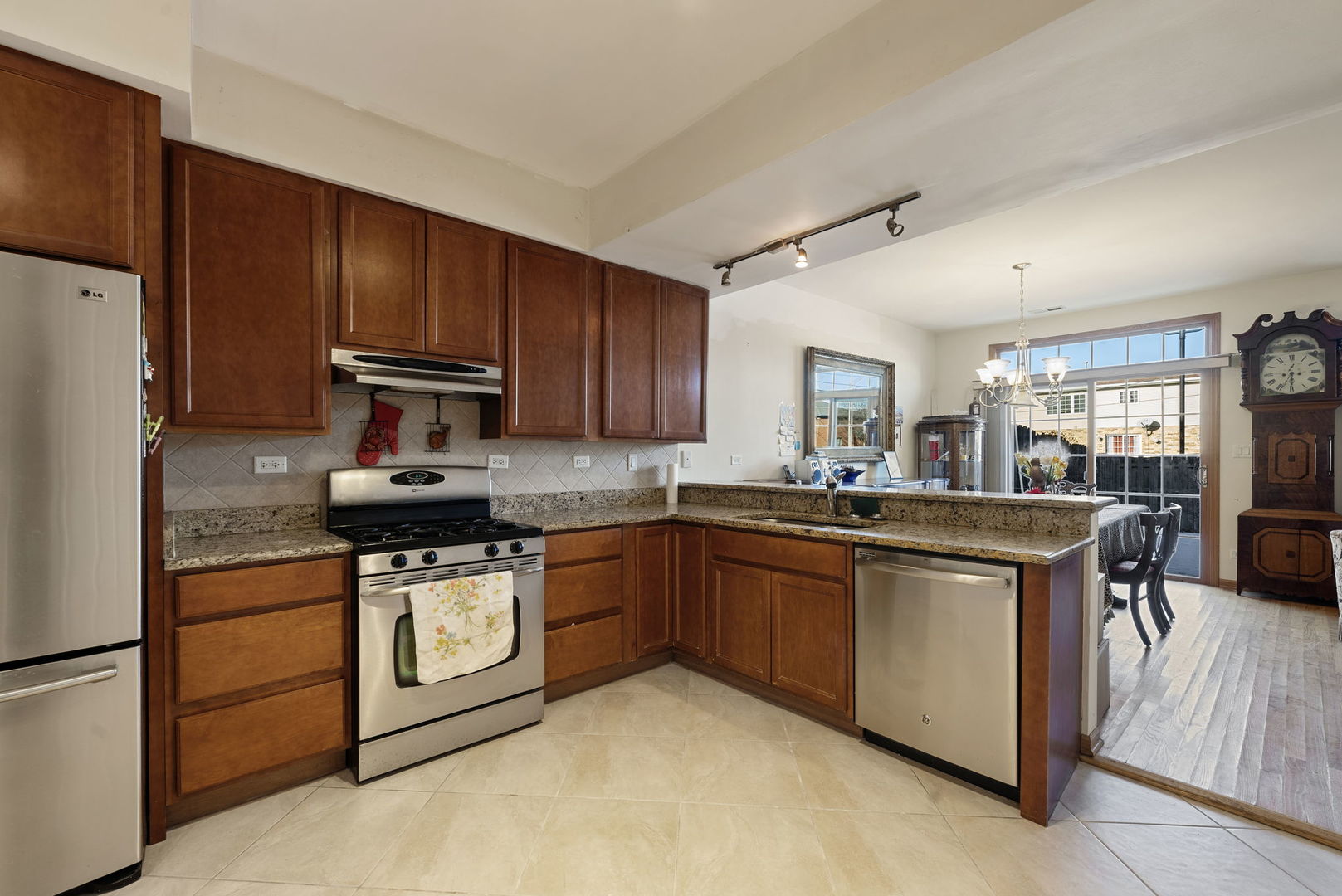 10024 S Roberts Road, Palos Hills, IL 60465