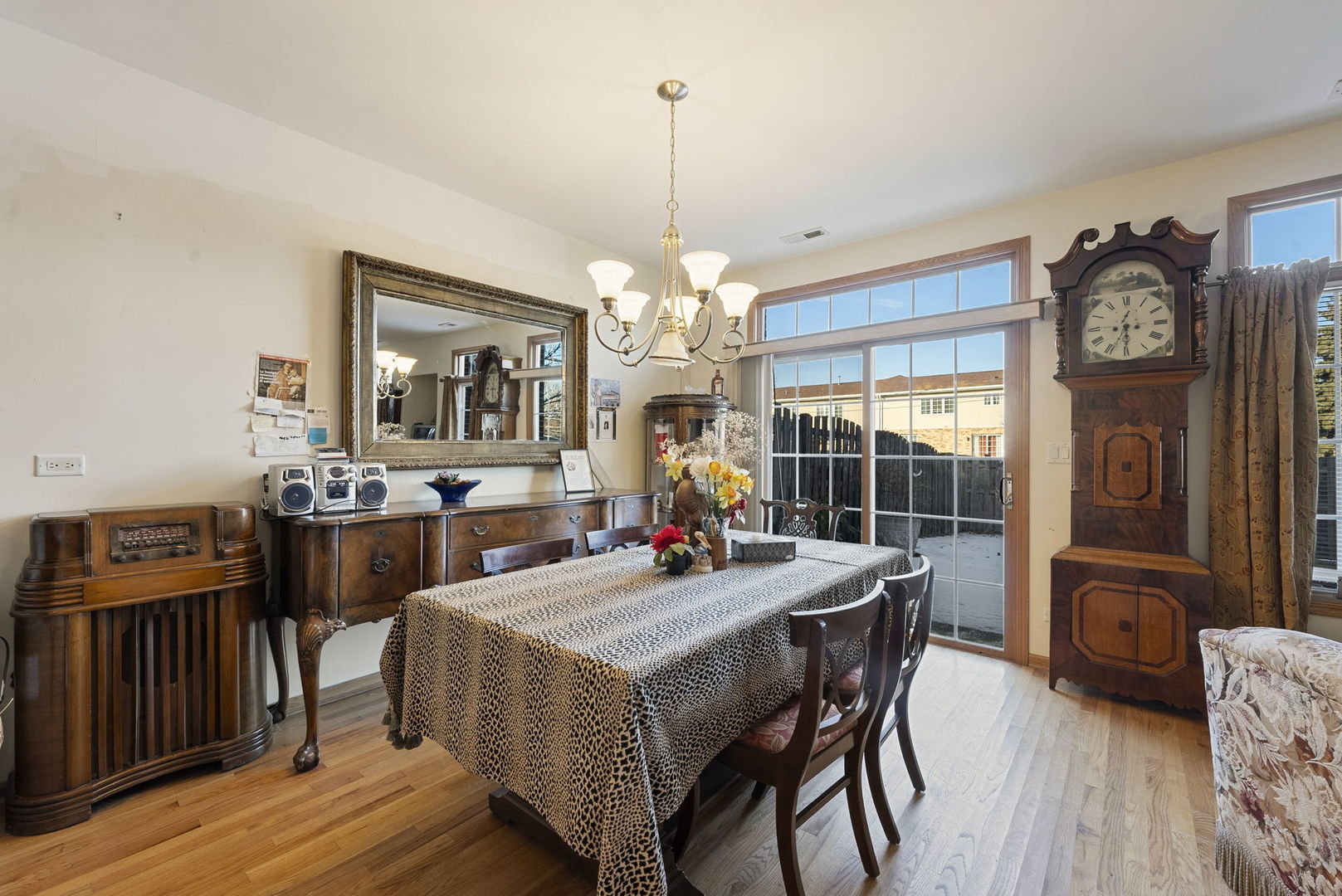10024 S Roberts Road, Palos Hills, IL 60465