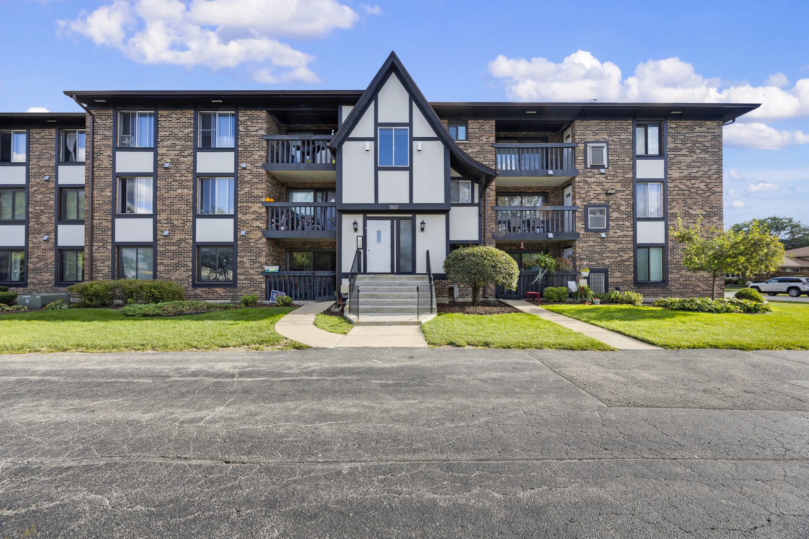 13645 Lamon Avenue #A06, Crestwood, IL 60418