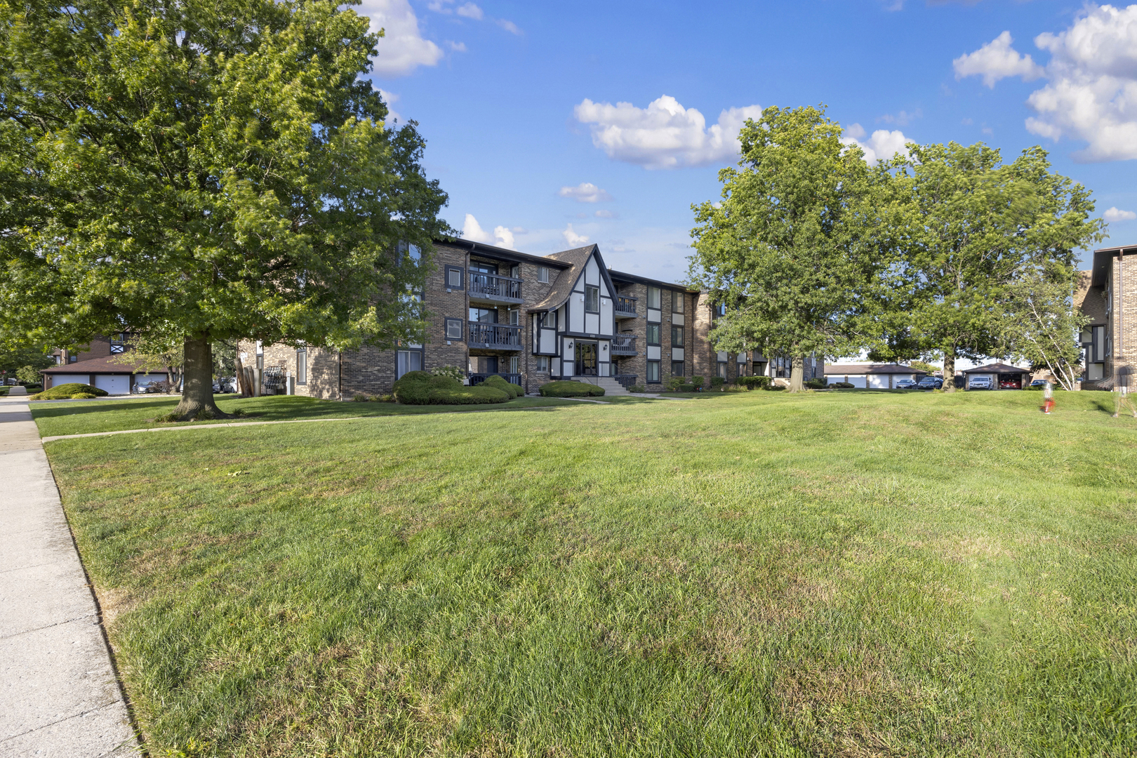 13645 Lamon Avenue #A06, Crestwood, IL 60418