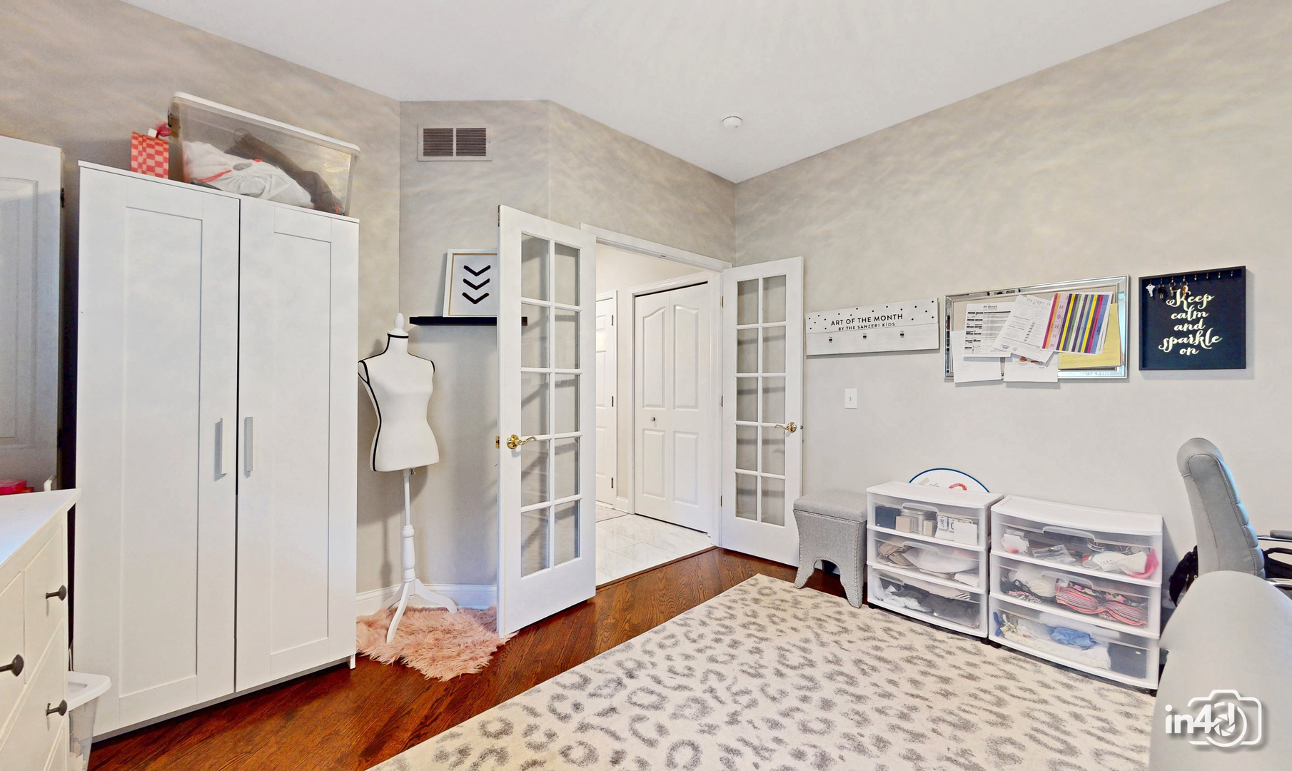 2207 SISTERS Avenue, Naperville, IL 60564