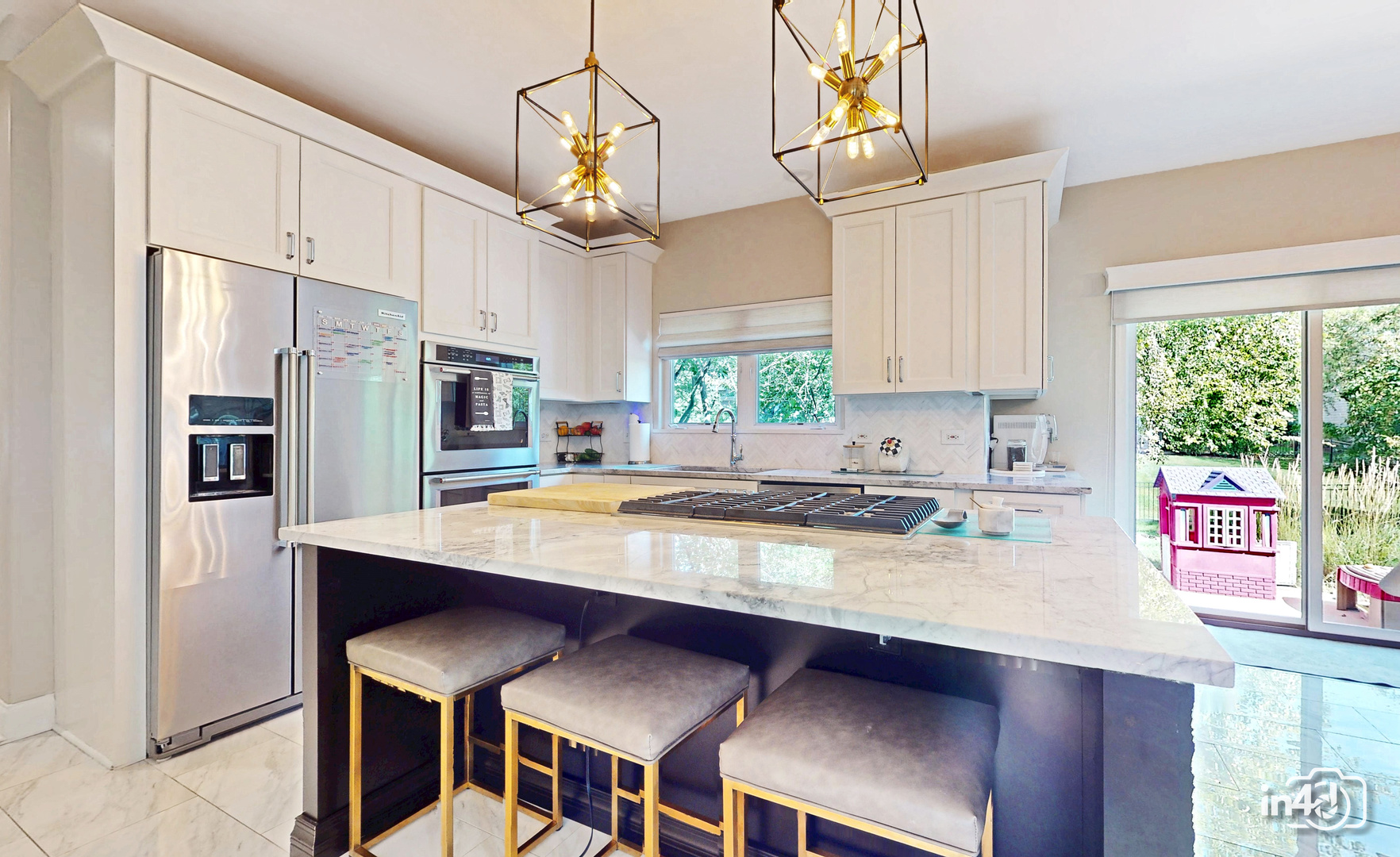 2207 SISTERS Avenue, Naperville, IL 60564
