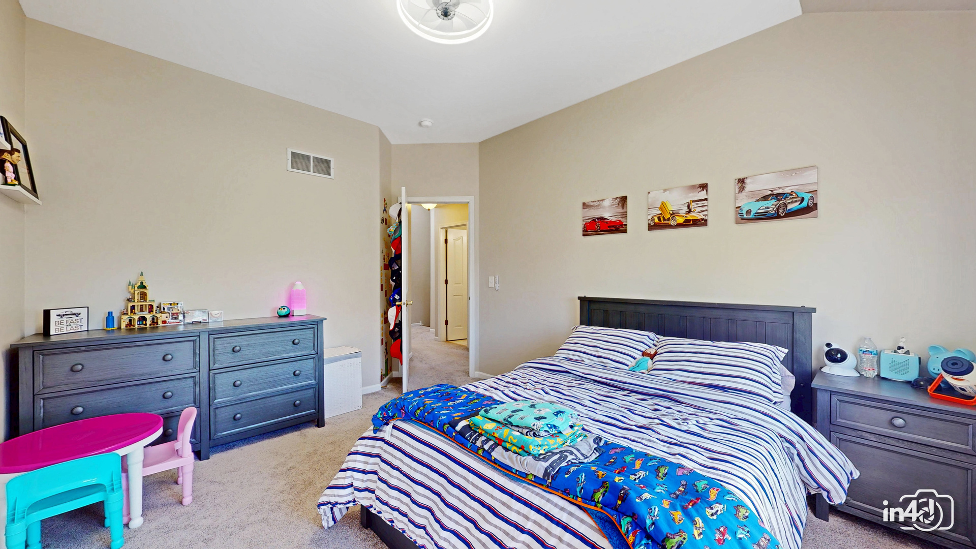 2207 SISTERS Avenue, Naperville, IL 60564