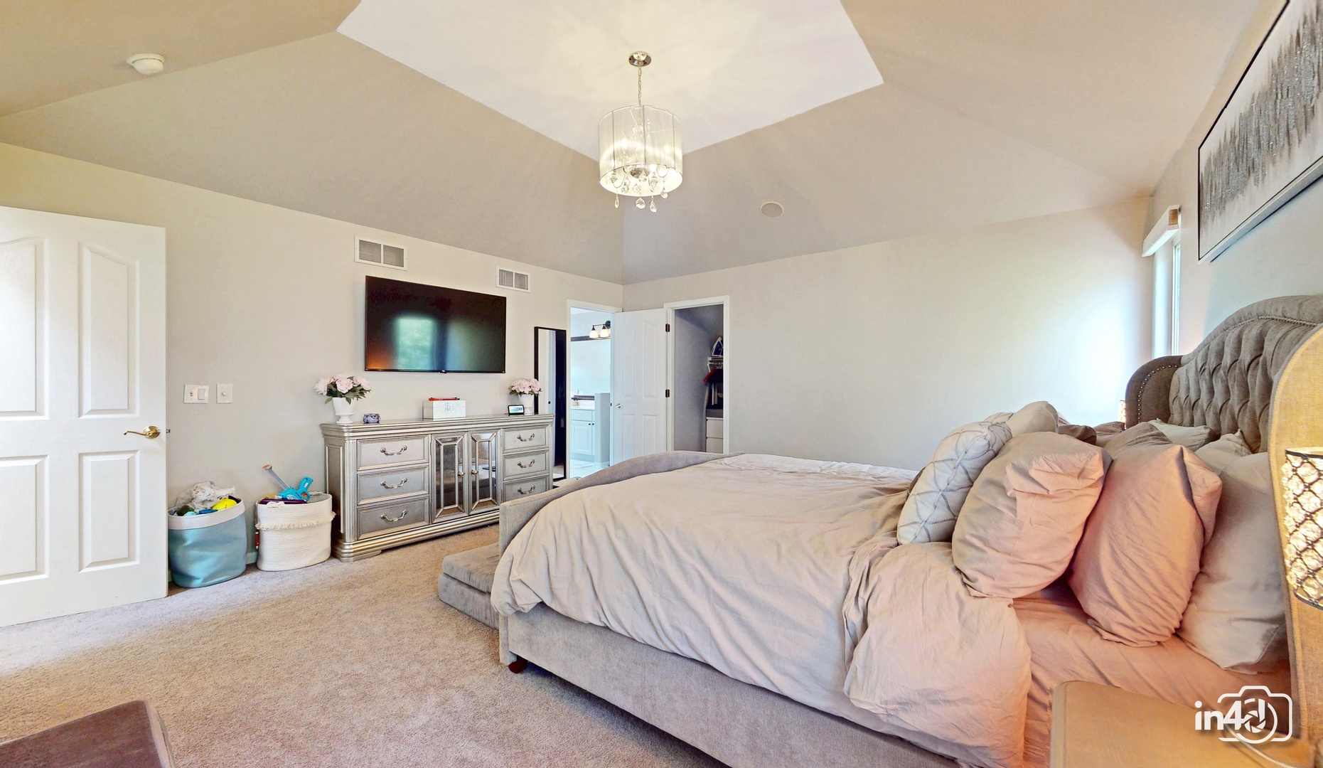 2207 SISTERS Avenue, Naperville, IL 60564