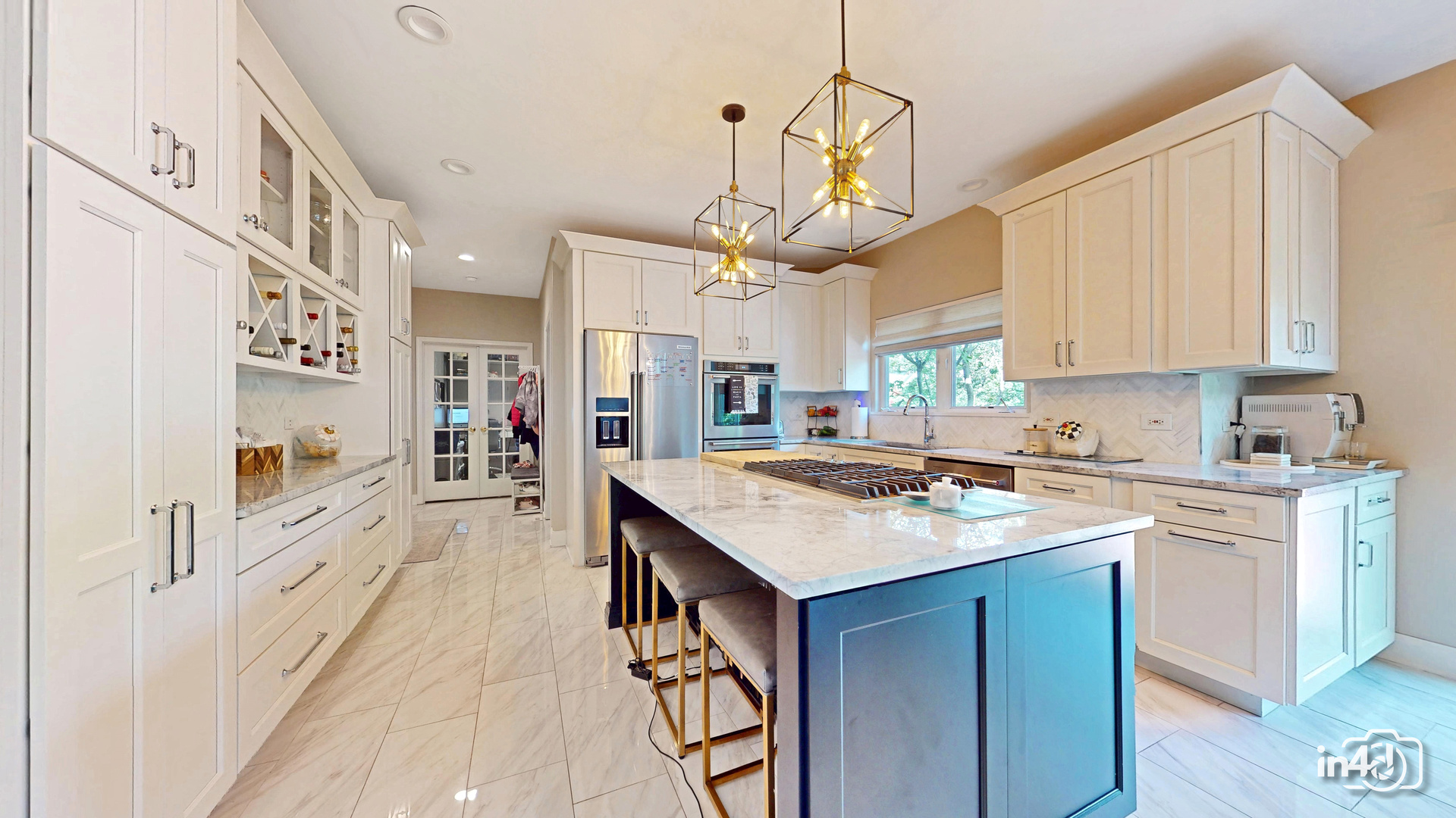 2207 SISTERS Avenue, Naperville, IL 60564