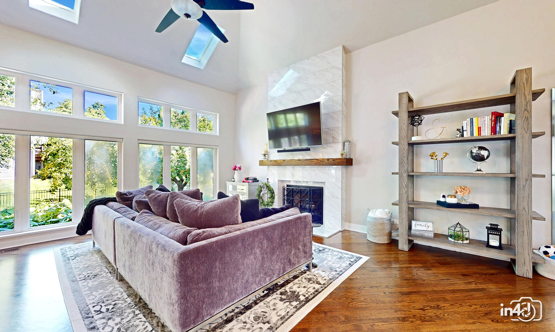 2207 SISTERS Avenue, Naperville, IL 60564