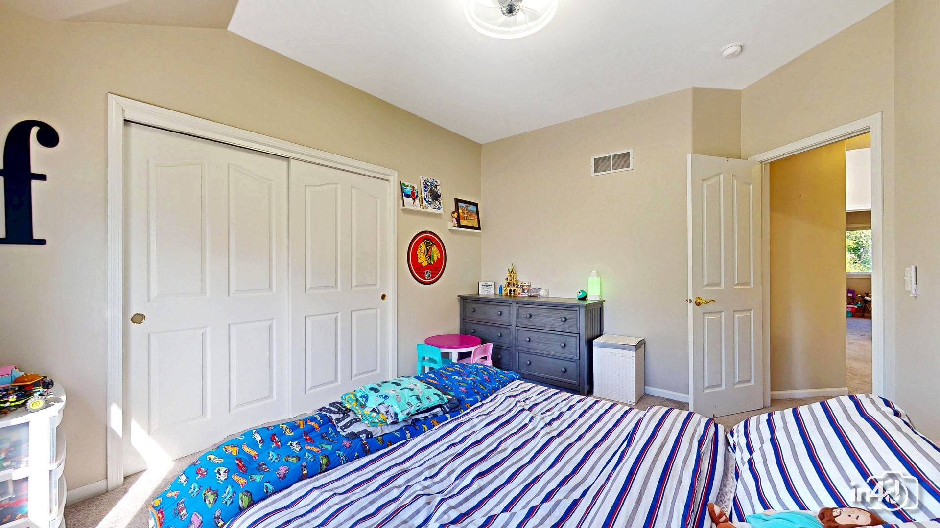 2207 SISTERS Avenue, Naperville, IL 60564