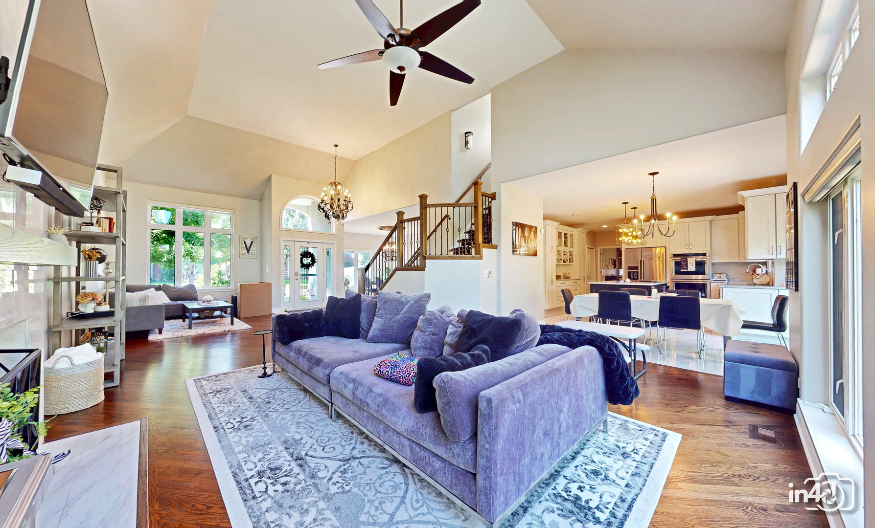 2207 SISTERS Avenue, Naperville, IL 60564