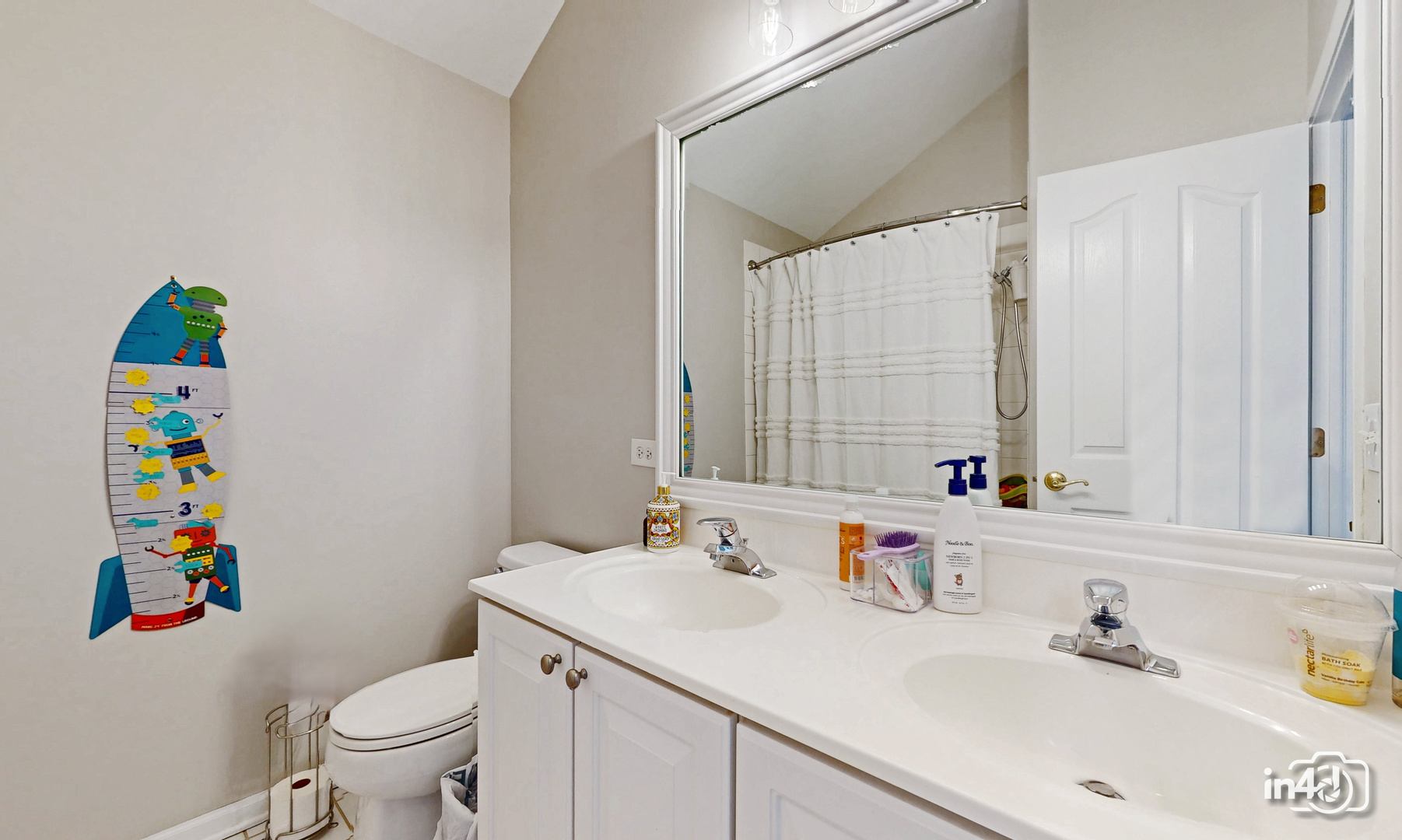 2207 SISTERS Avenue, Naperville, IL 60564
