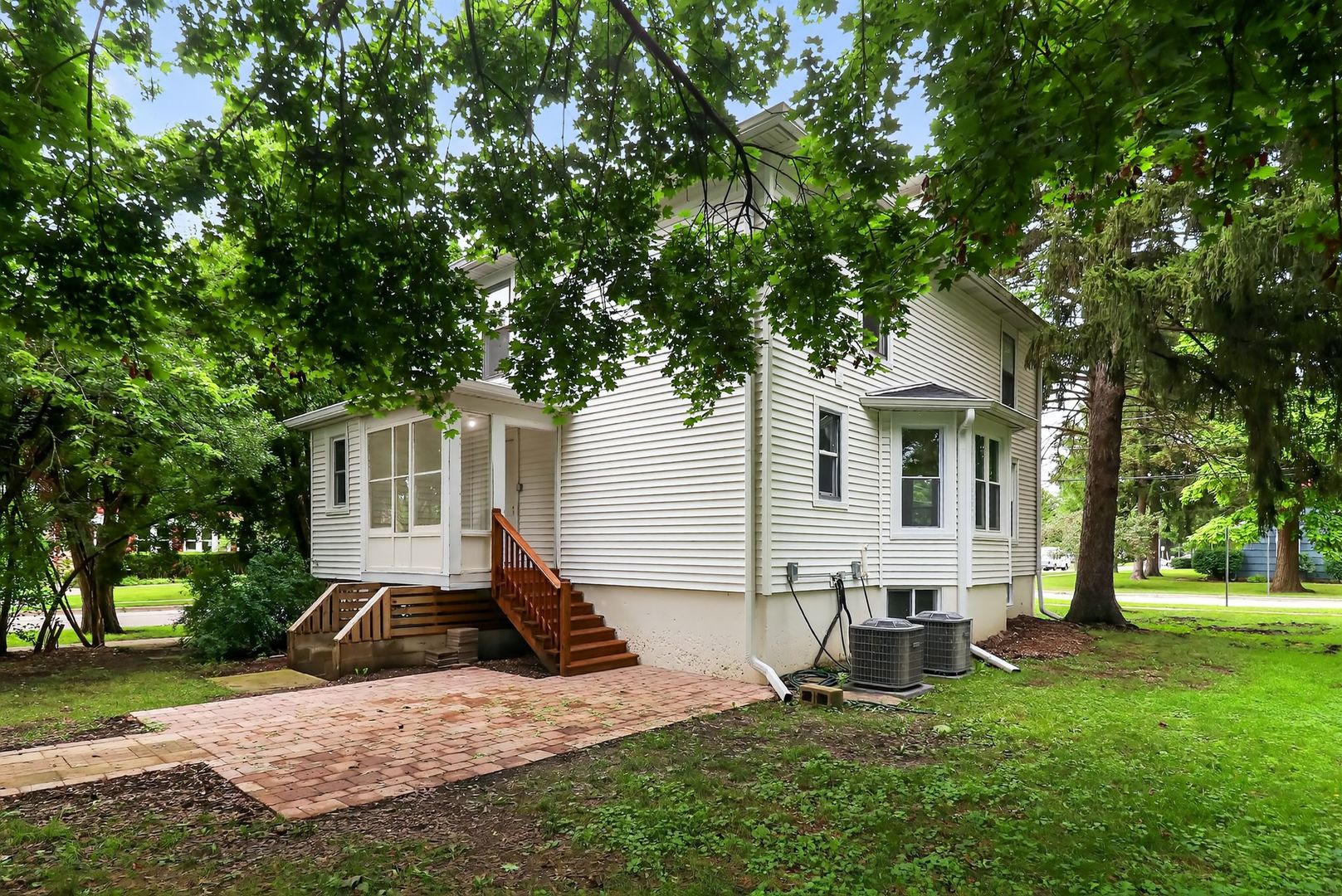 913 Sunset Court, Deerfield, IL 60015