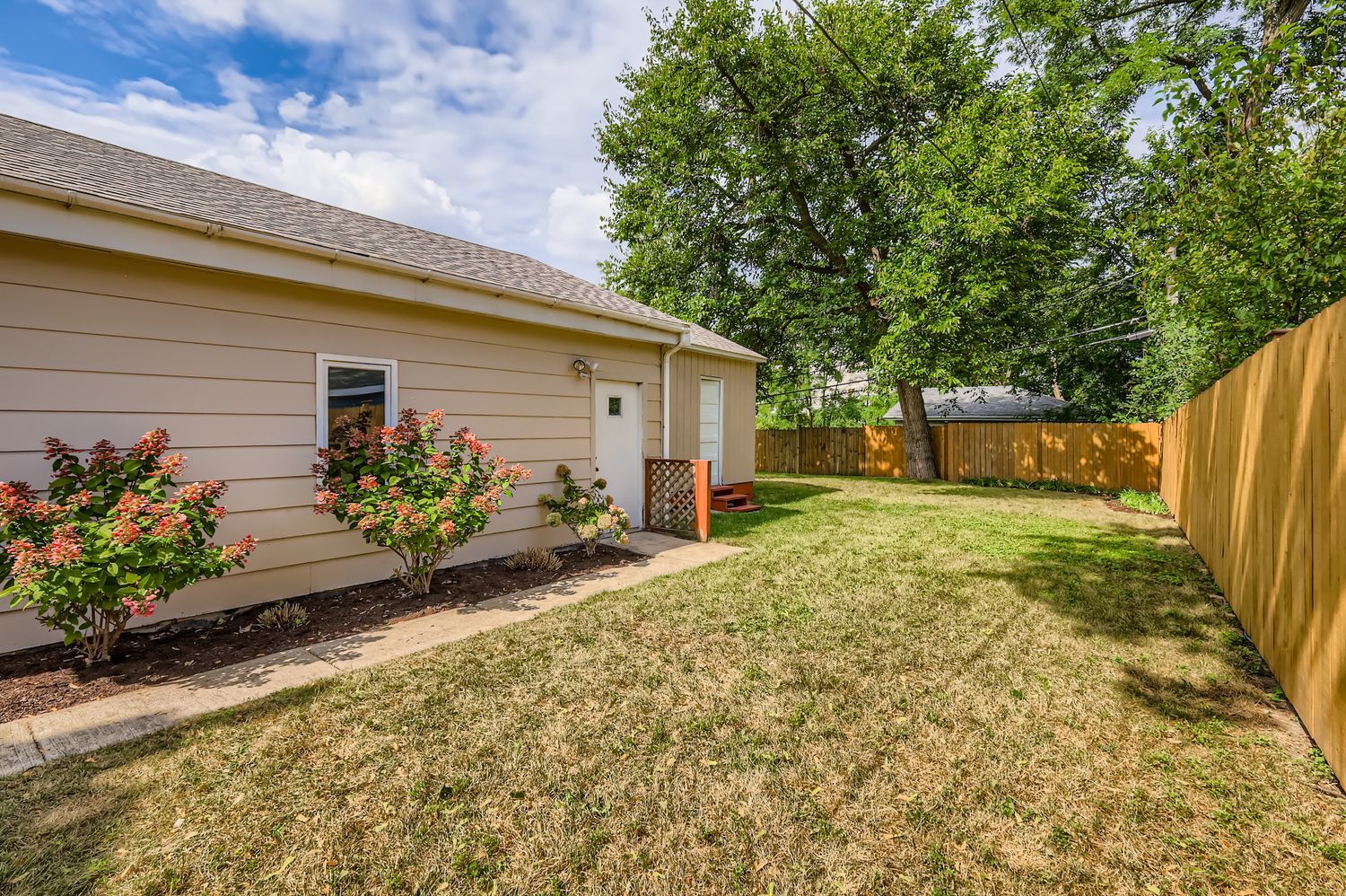 1136 E Kenilworth Avenue, Lombard, IL 60148