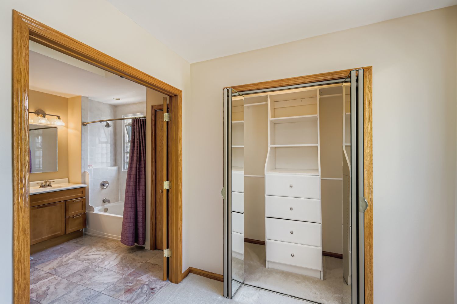 1136 E Kenilworth Avenue, Lombard, IL 60148