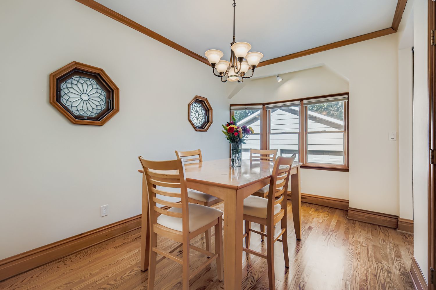 1136 E Kenilworth Avenue, Lombard, IL 60148