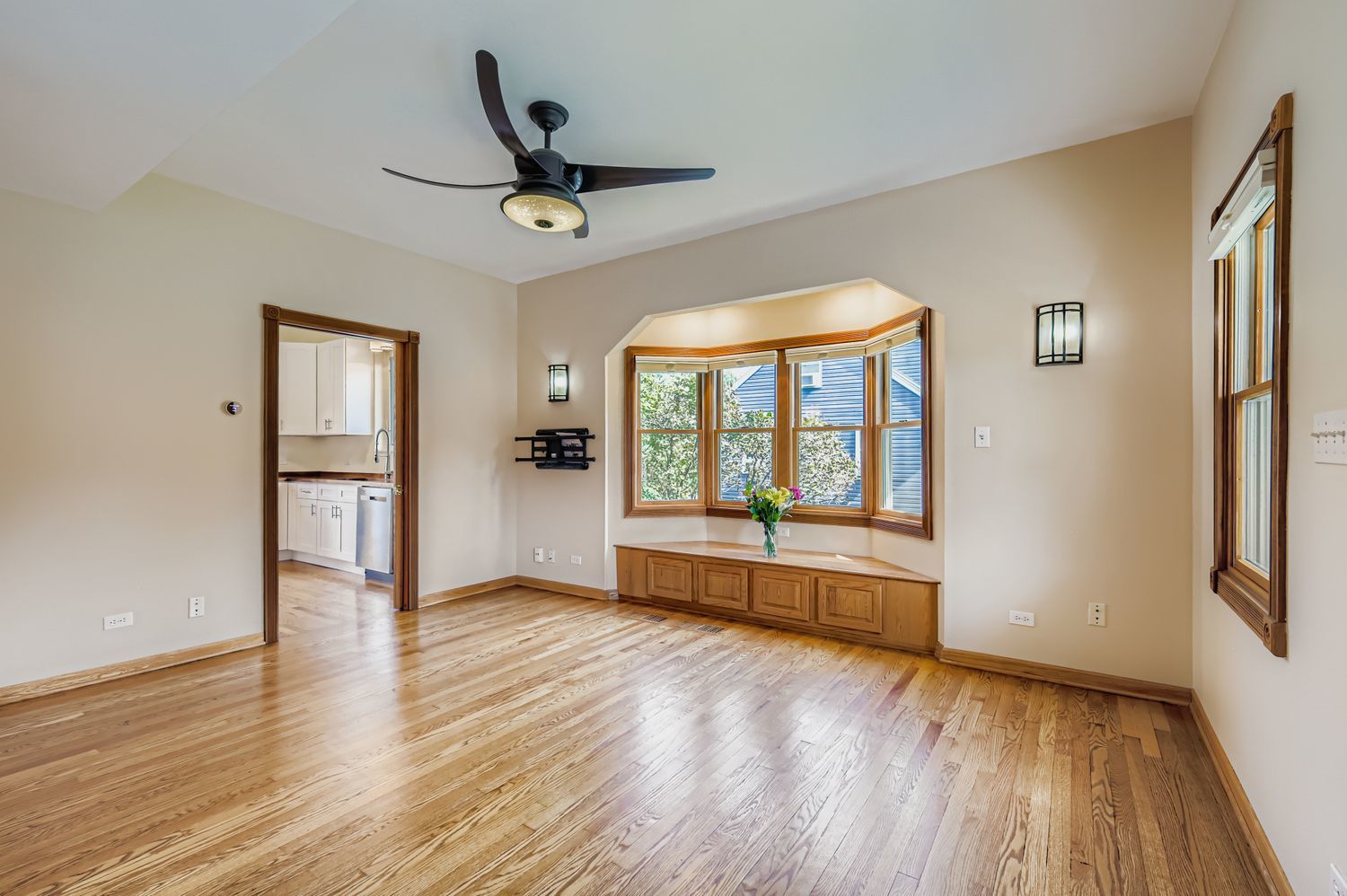 1136 E Kenilworth Avenue, Lombard, IL 60148