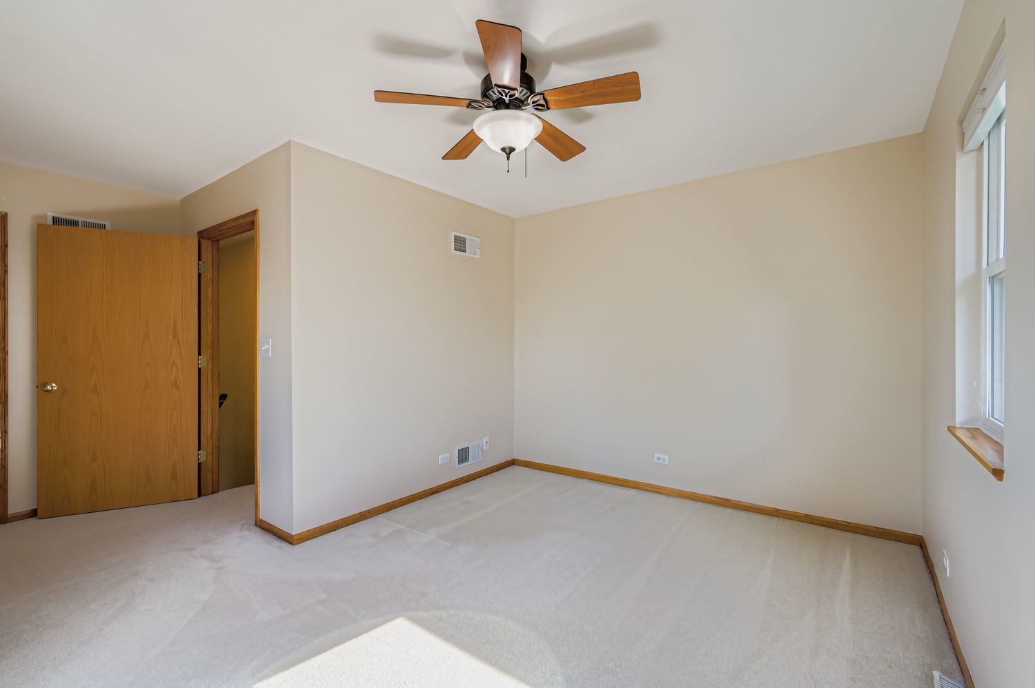 1136 E Kenilworth Avenue, Lombard, IL 60148