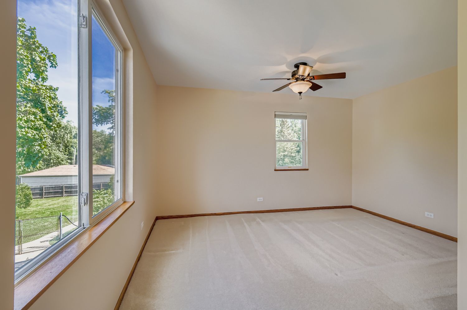 1136 E Kenilworth Avenue, Lombard, IL 60148