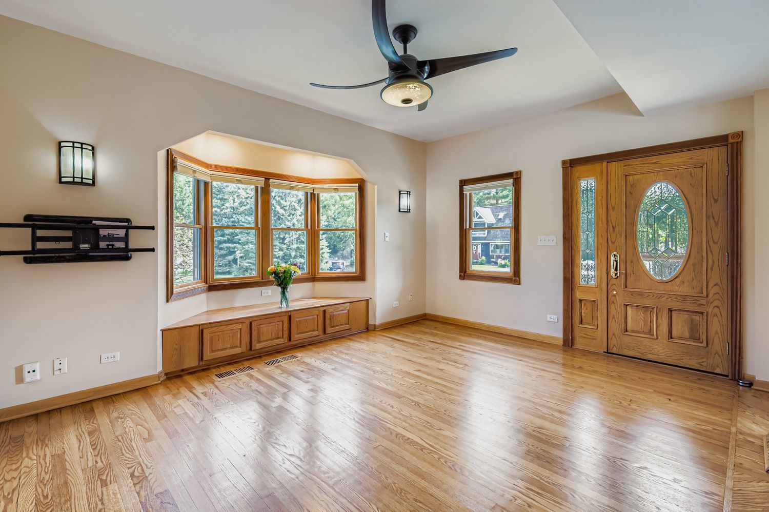 1136 E Kenilworth Avenue, Lombard, IL 60148