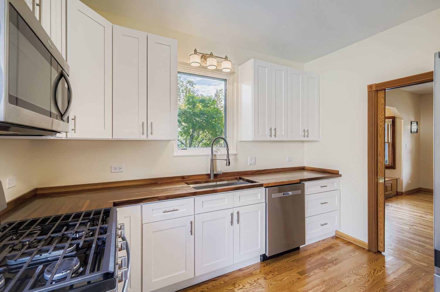 1136 E Kenilworth Avenue, Lombard, IL 60148