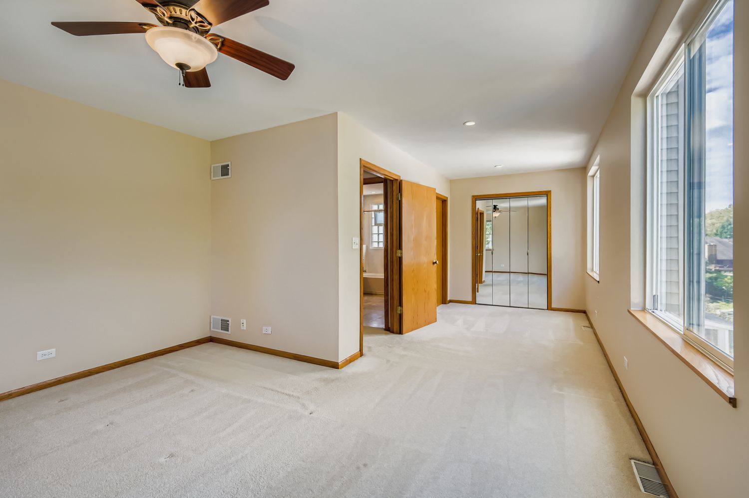 1136 E Kenilworth Avenue, Lombard, IL 60148