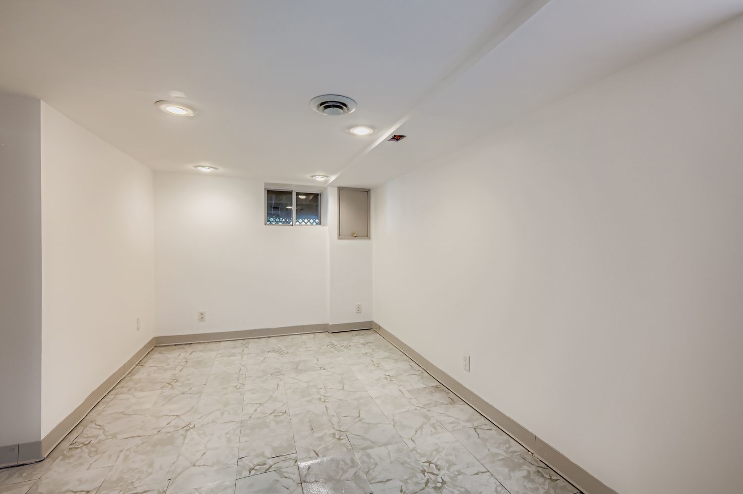 1136 E Kenilworth Avenue, Lombard, IL 60148