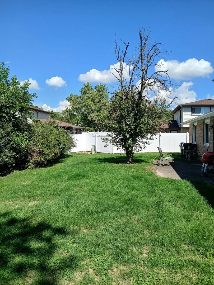 226 S Hickory Street, Glenwood, IL 60425
