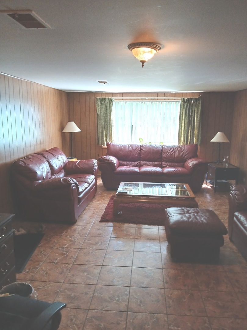 226 S Hickory Street, Glenwood, IL 60425