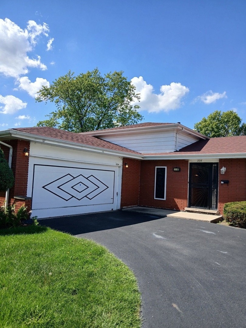 226 S Hickory Street, Glenwood, IL 60425