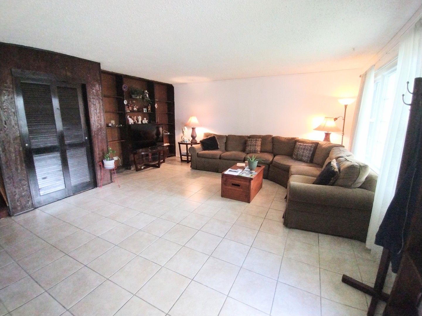 2201 Kingfisher Lane, Rolling Meadows, IL 60008