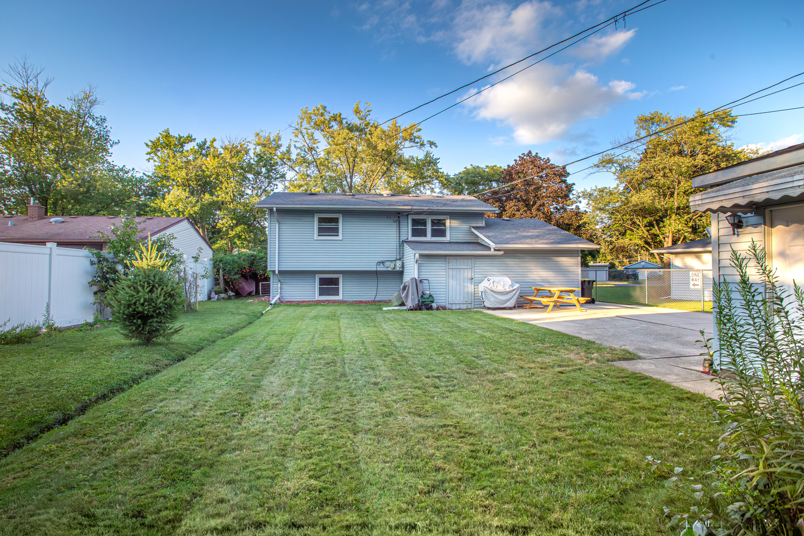 2201 Kingfisher Lane, Rolling Meadows, IL 60008