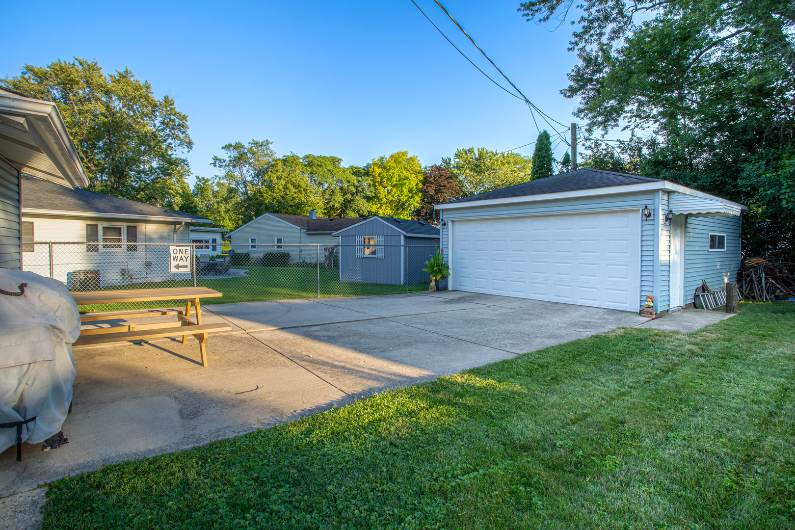 2201 Kingfisher Lane, Rolling Meadows, IL 60008