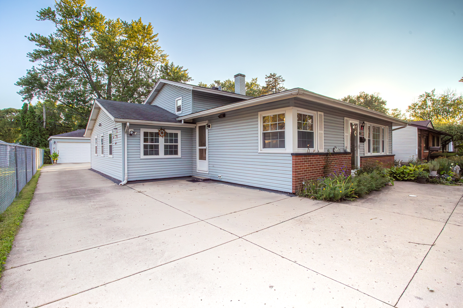 2201 Kingfisher Lane, Rolling Meadows, IL 60008