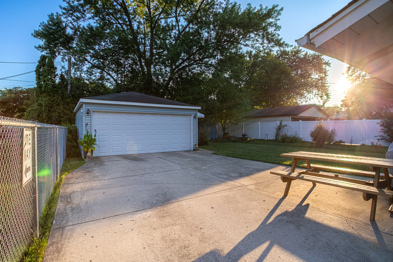 2201 Kingfisher Lane, Rolling Meadows, IL 60008