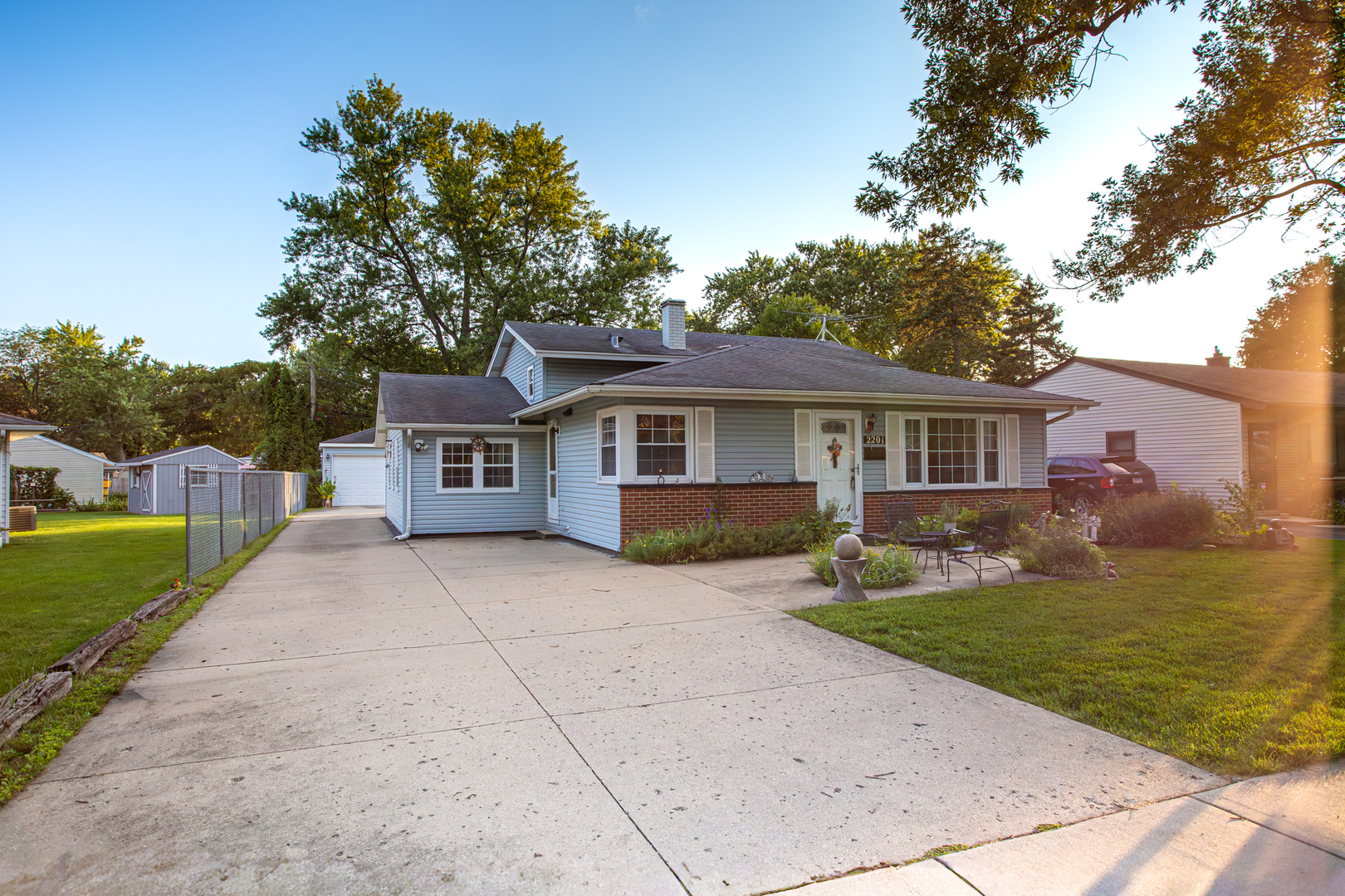 2201 Kingfisher Lane, Rolling Meadows, IL 60008